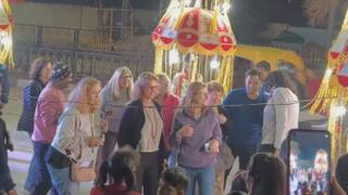 ​भोजपुरी गाने पर जमकर थिरकती नजर आईं विदेशी महिलाएं, वीडियो हो रहा वायरल