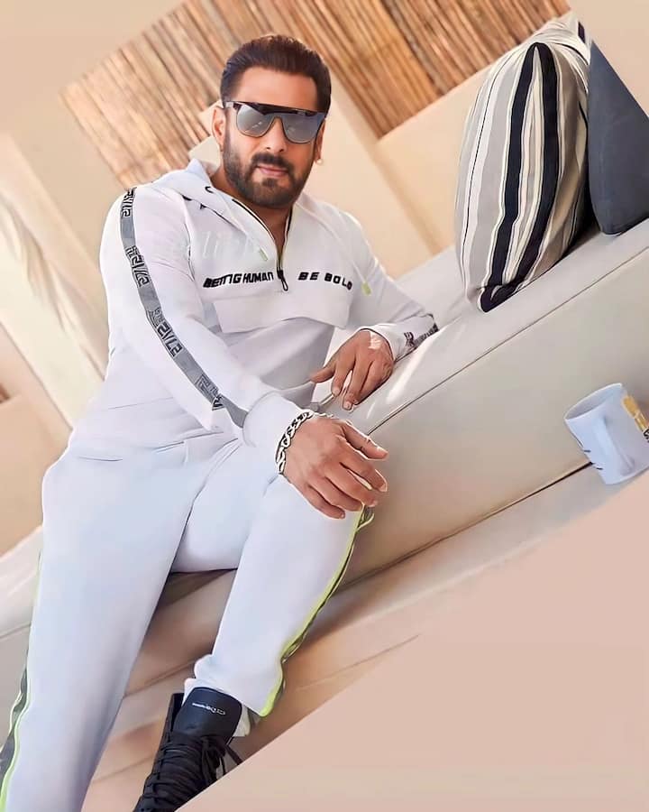 फिल्म ‘बीबी हो को ऐसी’ से एक्टिंग में कदम रखने वाले सलमान खान ने ‘मैंने प्यार किया’ के इंडस्ट्री में झंडे गाड़े थे. तब से लेकर आजतक एक्टर ने हिंदी सिनेमा को ढेरों सुपरहिट फिल्में दी. जिसमें उन्होंने कभी एक्शन से लोगों का दिल जीता, तो कभी कॉमेडी से फैंस को लोटपोट. लेकिन कभी भी एक्टर ने अपनी किसी फिल्म में लिपलॉक नहीं किया. अब सालों बाद इसके पीछे की वजह भी सामने आ गई है.