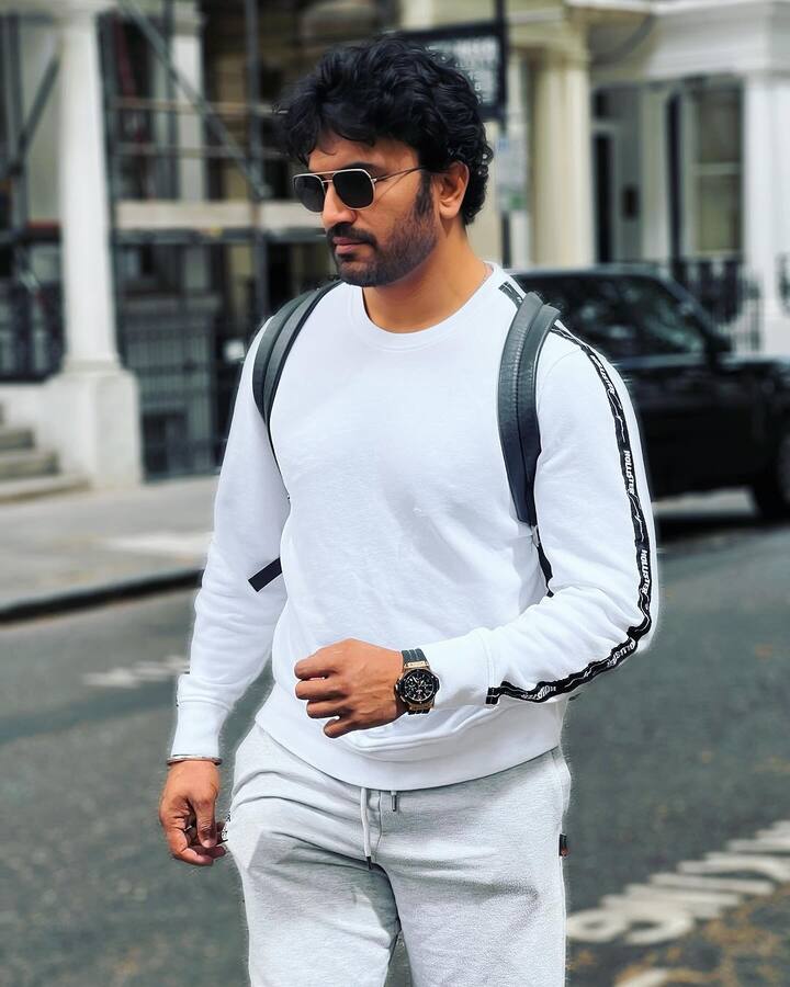 मध्य प्रदेश के रहने वाले शरद केलकर एक जिम ट्रेनर के तौर पर काम किया करते थे. ग्रेजुएशन के बाद उन्होंने फिटनेस में करियर बनाने की ठानी और खुद का जिम ग्वालियर में खोला. एक बार वो अपने कजिन से मिलने मुंबई आए हुए थे, यहीं पर उन्हें एक शो में रैंप वॉक करने का ऑफर मिला था.