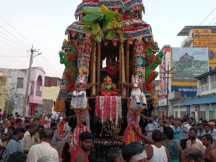 திருச்செந்தூர் முருகன் கோயில் மாசி திருவிழா தேரோட்டம் - அரோகரா கோஷத்துடன் தேரை வடம் பிடித்து இழுத்த பக்தர்கள்