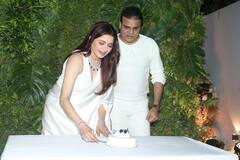 भाग्यश्री ने पति और बच्चों के साथ मनाया 55वें बर्थडे का जश्न, व्हाइट साड़ी में अप्सरा सी खूबसूरत दिखीं एक्ट्रेस