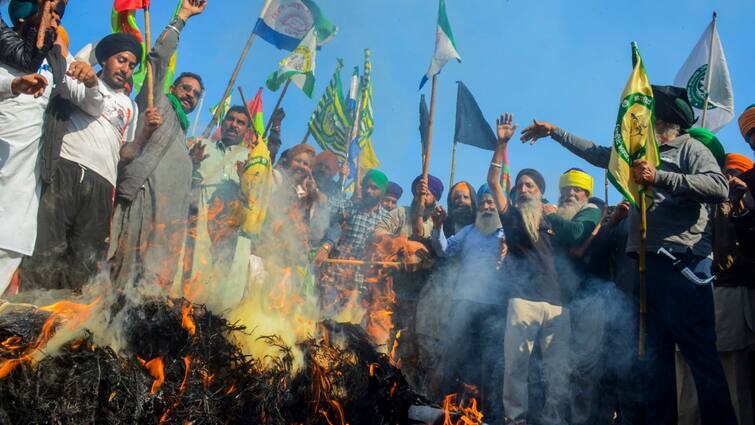 एक किसान की मौत पर एसकेएम ने फूंके बीजेपी नेताओं के पुतले, कल निकालेंगे कैंडल मार्च, 29 फरवरी को होगा फाइनल ऐलान