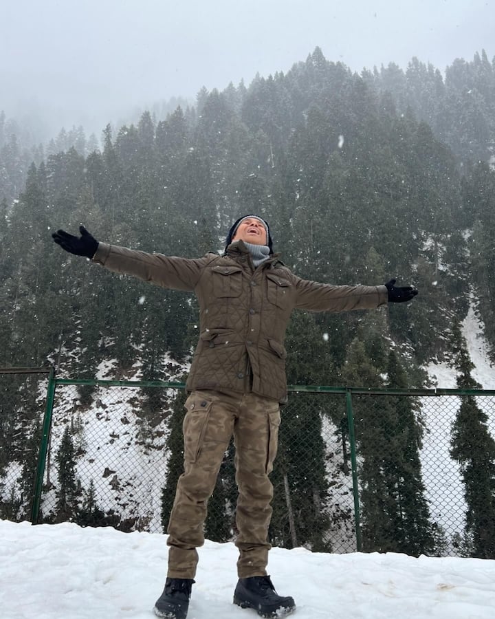 क्रिकेटचा देव सचिन तेंडुलकर आपल्या कुटुंबासोबत काश्मिरच्या सौंदर्याचा आनंद घेताना दिसतं आहेत. (Photo credit : Instagram/@sachintendulkar)
