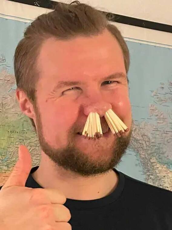 इस इंसान ने नाक में माचिस की तीली डाल बनाया वर्ल्ड रिकॉर्ड