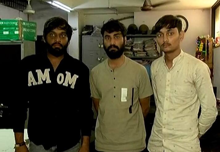 Cheating gang caught from Surat  Surat Crime: ફેસબૂકમાં 389 રુપિયાના રમકડાની લોભામણી જાહેરાતો મૂકી છેતરપીંડી કરતી ગેંગ ઝડપાઈ