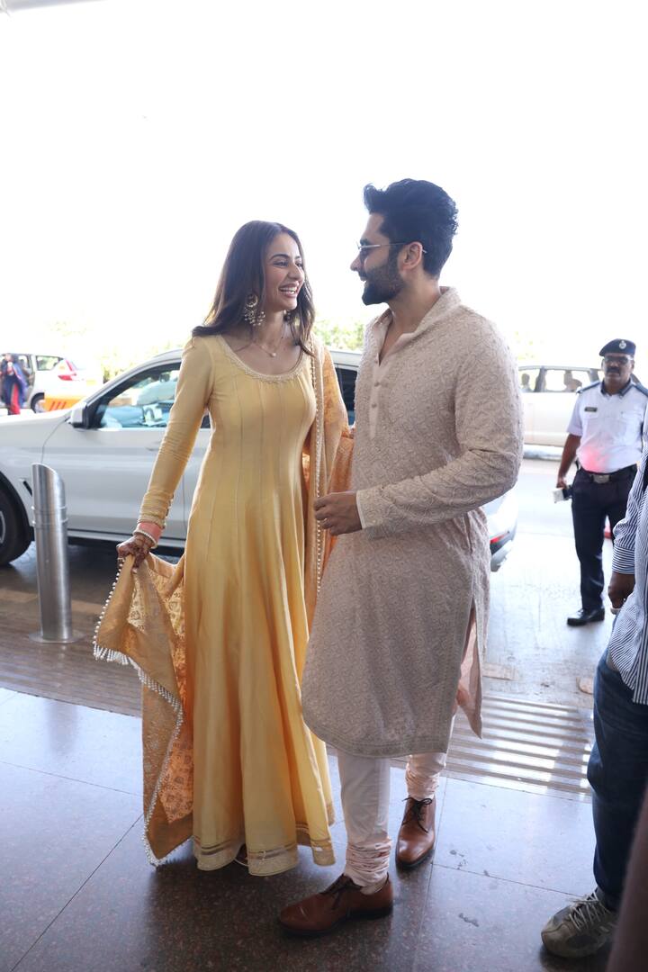 ఈ జోడి గత కొన్ని సంవత్సరాల నుంచి రిలేషన్ షిప్లో ఉన్నట్లు తెలుస్తోంది. కాకపోతే విషయం బయటపడకుండా చాలా జాగ్రత్త పడ్డారు. వీరిద్దరూ స్వయంగా రివీల్ చేసేదాకా ఈ రిలేషన్ షిప్ గురించి న్యూస్ బయటకు రాలేదు.