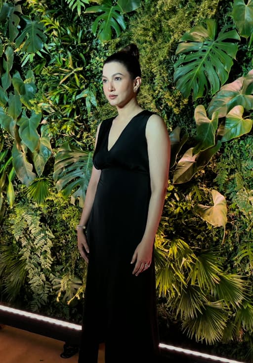 गौहर खान भी ब्लैक बॉडीकोन ड्रेस में भाग्यश्री की बर्थडे पार्टी में कहर ढहाती दिखीं.