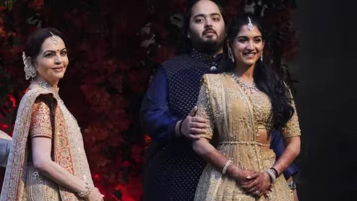 Anant Ambani Wedding: એશિયાના સૌથી ધનિક વ્યક્તિ અને રિલાયન્સ ઈન્ડસ્ટ્રીઝના ચેરમેન મુકેશ અંબાણીના નાના પુત્ર અનંત અંબાણી અને રાધિકા મર્ચન્ટ લગ્ન કરવા જઈ રહ્યા છે.