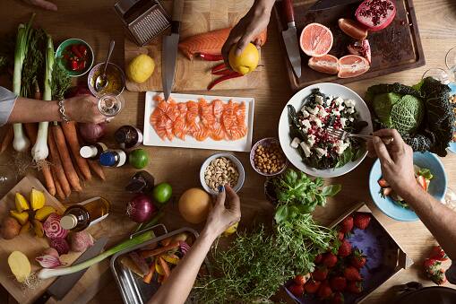 A balanced diet: Eat a balanced diet with plenty of fruits, vegetables, lean protein, and whole grains. These nutrient-dense foods provide a source of essential vitamins, minerals, and antioxidants that nourish skin health. Maintain adequate hydration by drinking plenty of water to keep your skin glowing and radiant. (Image Source: Getty)