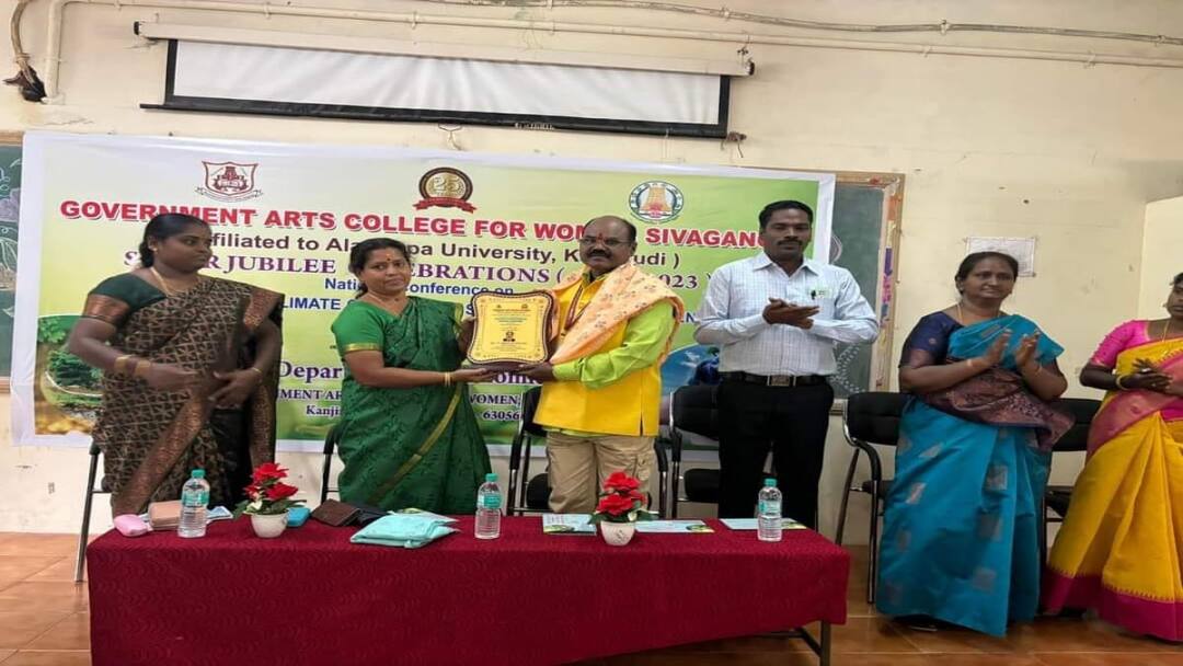 காலநிலை மாற்றத்தை ஏற்படுத்த அதிக மரங்களை நட வேண்டும் - கொச்சின் பல்கலை., பேராசிரியர் Cochin University Professor says To bring about climate change, more trees need to be planted - TNN காலநிலை மாற்றத்தை ஏற்படுத்த அதிக மரங்களை நட வேண்டும் - கொச்சின் பல்கலை., பேராசிரியர்