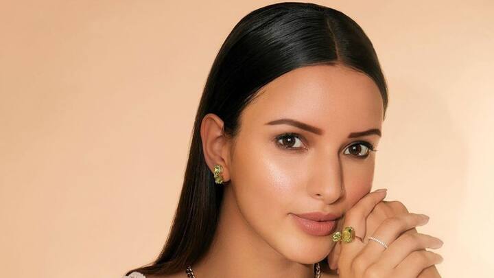 বাবার দ্বারা অনুপ্রাণিত হয়েই অভিনয় দুনিয়ায় আসা তৃপ্তির। তাঁর বাবাও অভিনেতা হতে চেয়েছিলেন, কিন্তু পারেননি। মেয়েই এখন বাবার সেই অপূর্ণ স্বপ্নকে পরিণতি দিচ্ছেন। ছবি: ইনস্টাগ্রাম