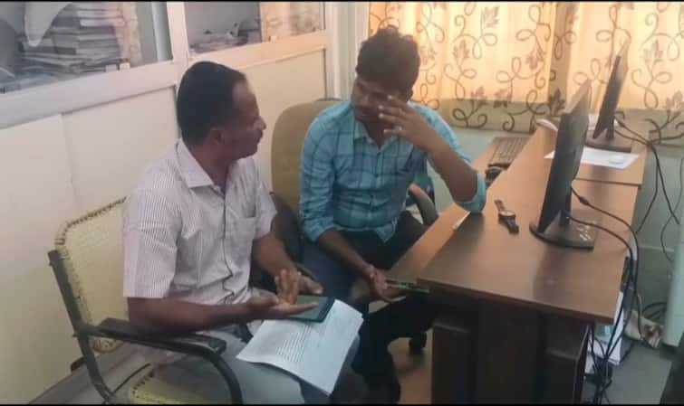 Tiruvannamalai news  land surveyor who took a bribe of 5000 from the farmer was arrested red-handed - TNN விவசாயிடம் பட்டா மாற்ற ரூ.5 ஆயிரம்  லஞ்சம்; கையும் களவுமாக சிக்கிய நில அளவையர்