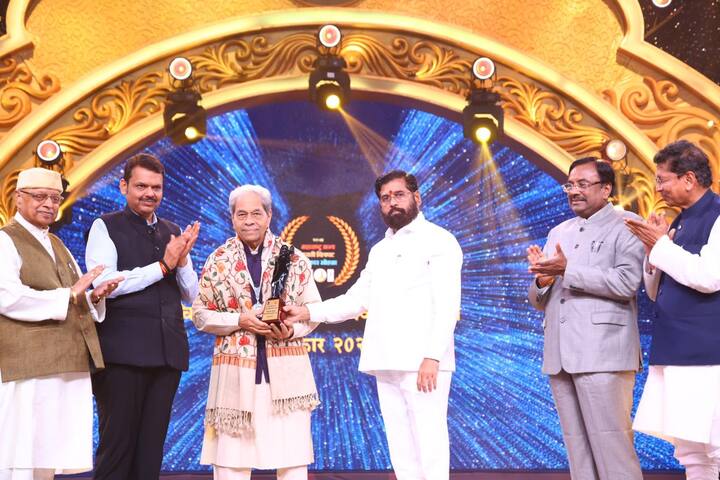 या 'राज्य चित्रपट पुरस्कार' सोहळ्यात अनेक दिग्गज कलाकारांना पुरस्कार प्रदान करण्यात आला आहे. (Photo Credit : CMO)