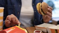 पनीर के नाम पर सेहत से हो रहा खिलवाड़, इस फूड आउटलेट पर लगा धोखाधड़ी का आरोप