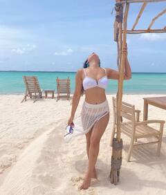 Aditi Budhathoki Pics: સમુદ્ર કિનારે આ હિરોઈને આપ્યા બિકીનીમાં બોલ્ડ પોઝ,તસવીરો પરથી નજર નહીં હટે