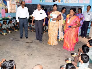Karur Collector Aravakurichi Kothampalayam conducts surprise inspection schools - TNN ஒரே ஆண்டில் பள்ளி மாணவர்கள் நலன் கருதி ரூ.4.264 கோடிகளில் நிதி ஒதுக்கிய கரூர் ஆட்சியர்
