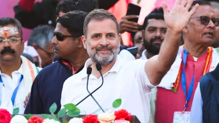 महाराष्ट्र में भी महाविकास अघाड़ी में शामिल दल फॉर्मूले पर आगे बढ़ गए हैं. जल्द ही सीट शेयरिंग के साझा प्लान की घोषणा की जा सकती है. कहा जा रहा है कि राहुल गांधी खुद अन्य पार्टियों के नेताओं से बातचीत कर रहे हैं.