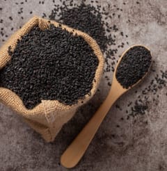 Homemade Hair Dye: ਚਿੱਟੇ ਵਾਲਾਂ ਨੂੰ ਕਾਲੇ ਕਰਨ ਲਈ ਕਲੌਂਜੀ ਵਰਦਾਨ, ਇੰਝ ਕਰੋਗੇ ਵਰਤੋਂ ਤਾਂ ਵਾਲਾਂ ਦੀਆਂ ਕਈ ਸਮੱਸਿਆਵਾਂ ਹੋ ਜਾਣਗੀਆਂ ਹੱਲ