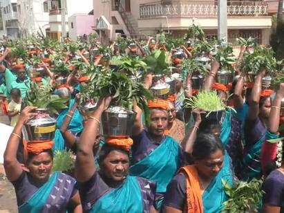 Karur Kalipanur Bhagwati Amman Kumbabhishek featival - TNN சுடும் வெப்பத்தையும் பொருட்படுத்தாத பக்தர்கள்  காளிப்பனூர் பகவதி அம்மனுக்கு தீர்த்தம் எடுத்து வந்த பக்தர்கள்