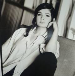 फिल्मों में फ्लॉप फिर भी ये एक्ट्रेस हैं अरबों रुपये की मालकिन, कभी खूबसूरती के लिए थीं मशहूर, पहचाना क्या?