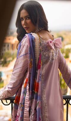 Sonam Bajwa: ਪਾਕਿਸਤਾਨ 'ਚ ਹੋਈ ਸੋਨਮ-ਸੋਨਮ, ਅਦਾਕਾਰਾ ਦੀ ਤਸਵੀਰਾਂ ਚਰਚਾ 'ਚ, ਪੰਜਾਬੀ ਸੂਟ 'ਚ ਦਿੱਤੇ ਦਿਲਕਸ਼ ਪੋਜ਼, ਦੇਖੋ PICS