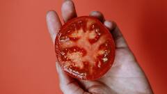 Tomato Face Pack :  टोमॅटो फेस पॅक वापरा , येईल चेहऱ्यावरील चमक !