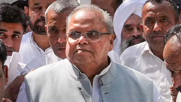 Satyapal malik reaction after cbi raids claims he is  falsely accused Satyapal Malik CBI Raids: सीबीआई के दावों को सत्यपाल मलिक ने बताया झूठा, कहा- लोन पर लिया है घर, पेंशन से कट रही EMI