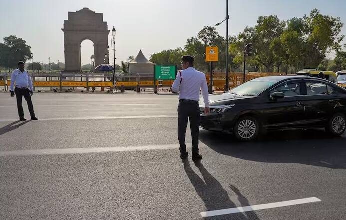 જો તમે પણ આ લોકોમાં સામેલ છો, તો તમારે સાવચેત રહેવું જોઈએ, કારણ કે તમારી આ ભૂલ મોંઘી સાબિત થઈ શકે છે.જુદા જુદા રાજ્યોમાં ચલણને લઈને અલગ-અલગ નિયમો છે. કેટલાક રાજ્યોમાં ત્રણ ચલણ પછી લાયસન્સ અને રજિસ્ટ્રેશન રદ કરવામાં આવે છે.