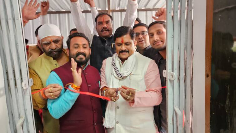 BJP Leader KP Singh Yadav Inaugurates Passport Office Jyotiraditya Scindia Turf Congress One-Upmanship BJP Leader Inaugurates Passport Office On Scindia Turf, Congress Calls It 'Game Of One-Upmanship'