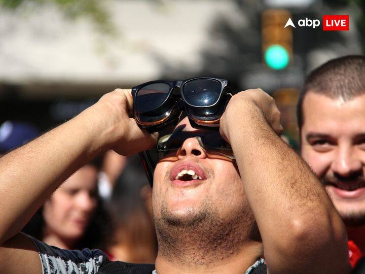 सूर्य ग्रहण की घटना का प्रभाव पृथ्वी पर रहने वाले सभी जीवों पर पड़ता है. सूर्य ग्रहण को कभी भी नग्न आंखों से नहीं देखना चाहिए. यह आंखों के लिए नुकसानदायक होता है.