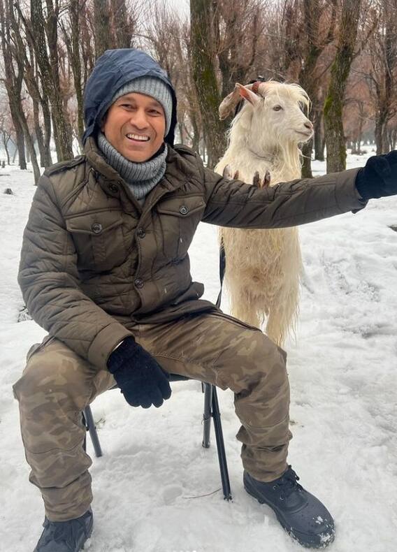 ਕਸ਼ਮੀਰ ਦੀਆਂ ਵਾਦੀਆਂ 'ਚ ਨਜ਼ਰ ਆਏ ਕ੍ਰਿਕਟ ਦੇ ਭਗਵਾਨ