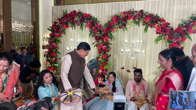 CM Mohan Yadav Son Vaibhav Yadav will marry Shalini Yadav today in Pushkar Know About Her Mohan Yadav Son Wedding: कौन हैं शालिनी यादव जो बनेंगी मोहन यादव के घर की बहू? आज CM के बेटे वैभव संग लेंगी सात फेरे