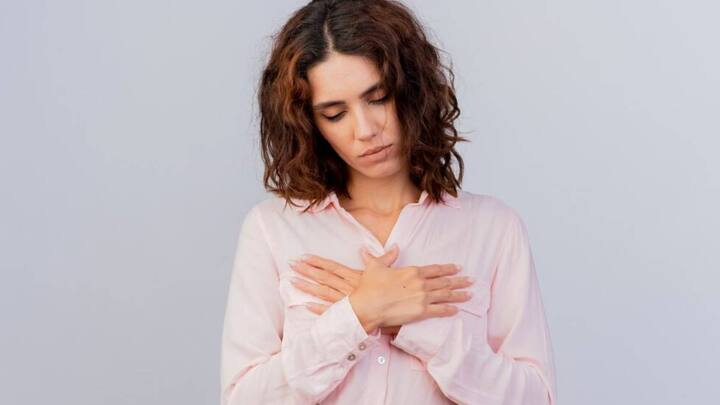 Breast Tenderness Causes and Treatment for Breast Pain ब्रेस्ट में दर्द के साथ-साथ सूजन को भूलकर भी न करें इग्नोर, जानें इसके कारण