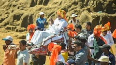 Sharad Pawar Viral Images: कुछ इस अंदाज में डोली से रायगढ़ किले पहुंचे शरद पवार, वायरल हुई तस्वीरें