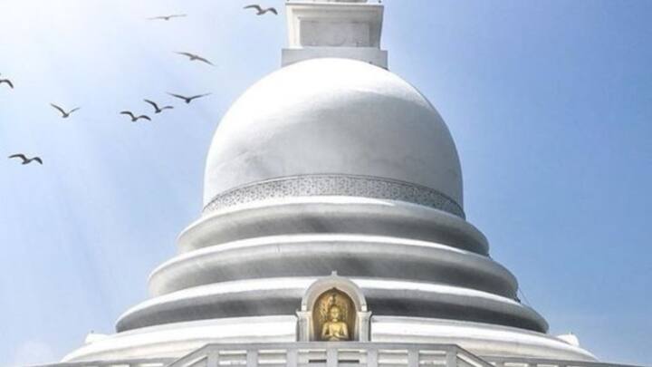 जापानी पीस पगोडा एक अत्यंत सुंदर स्मारक है, जो शांति और अहिंसा को बढ़ावा देने के लिए बनाया गया था. इस पगोडा से आस-पास की पहाड़ियों और घाटियों का सुंदर दृश्य देखा जा सकता है. यहां कुछ समय बिताना से ही मन मे शांती मिलेगी.