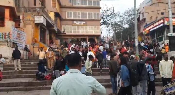 मान्यताओं के तौर पर आज गंगा में स्नान करने से सभी रोग और बाधाओं से मुक्ति मिलती है और जीवन में सुख समृद्धि की प्राप्ति होती है.