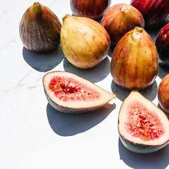 Fig Water Benefits : वजन कमी करण्यापासून ते हाय बीपी कंट्रोलपर्यंत सकाळी अंजिरचे पाणी पिल्याने होतात आश्चर्यकारक फायदे !