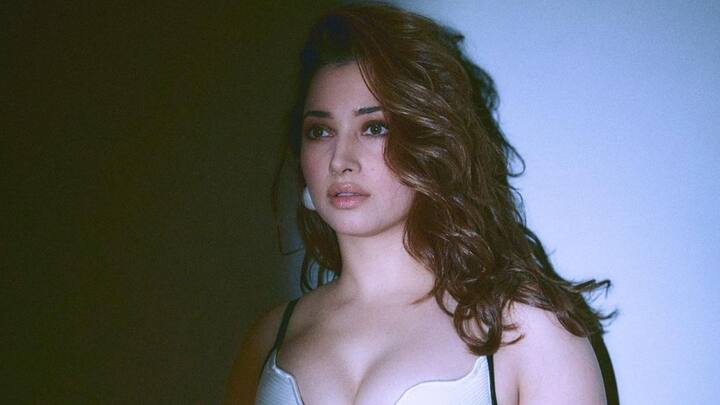 থিয়েটার বা প্রেক্ষাগৃহ থেকে ওটিটিতে মানুষের মন ঘুরেছে এখন। তাঁর কোনটা বেশি পছন্দ?  ছবি: ইনস্টাগ্রাম