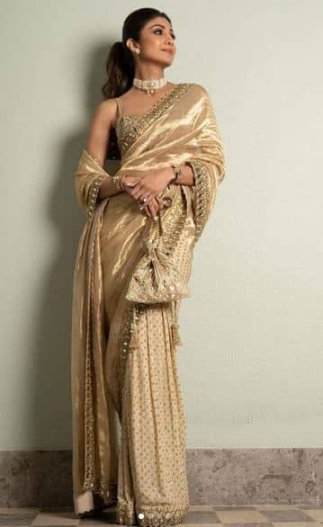 ਸ਼ਿਲਪਾ ਸ਼ੈੱਟੀ ਨੇ ਗੋਲਡਨ ਸਾੜ੍ਹੀ 'ਚ ਮਚਾਈ ਹਲਚਲ