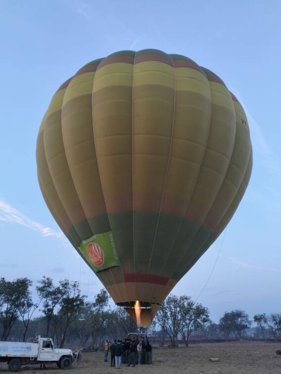 आगरा में हॉट एयर बैलून सफारी शुरू, इतने रुपये में ले पाएंगे मजा