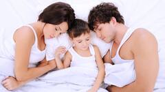 जानें किस उम्र तक पैरेंट्स को बच्चों के साथ सोना कर देना चाहिए बंद, जानिए क्यों?