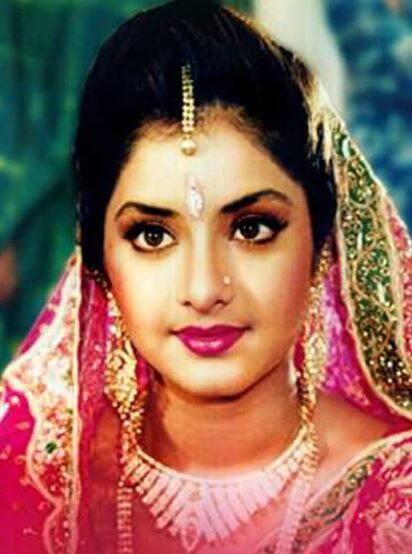 दिव्या भारती की मौत के समय वो मात्र 19 साल की थीं और उसी उम्र में उन्होंने कामयाबी भी देखी, शादी भी देखी, प्यार भी देखा और दर्दनाक मौत भी देखी. दिव्या भारती बॉलीवुड के इतिहास में हमेशा याद रखी जाएंगी और उनकी फिल्मों के जरिए वे फैंस के दिलों में हमेशा जिंदा रहेंगी.