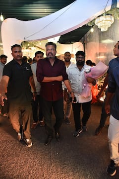 తమిళ దర్శకుడు శంకర్, ఉస్తాద్ రామ్ కూడా - ఆశిష్ రిసెప్షన్‌కు ఎవరెవరు వచ్చారో చూశారా?