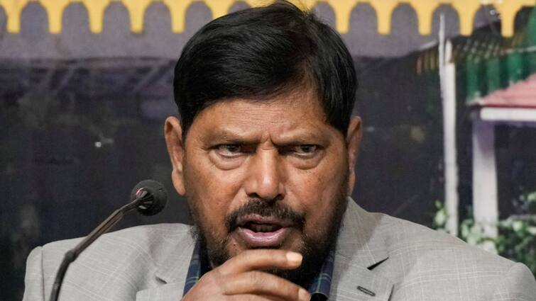 Ramdas Athawale RPI Leader Wants To Fight Shirdi Lok Sabha Seat Maharashtra Politics Lok Sabha Election: महाराष्ट्र में रामदास अठावले ने इस लोकसभा सीट पर ठोकी दावेदारी, क्या मान जाएगी BJP?