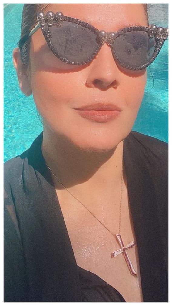 52 की उम्र में पूजा भट्ट ऐसे करती हैं करोड़ों की कमाई