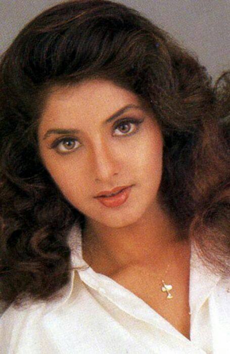 ਇਸ ਦੌਰਾਨ ਦਿਵਿਆ ਨੇ ਤੇਲਗੂ ਫਿਲਮਾਂ 'ਚ ਵੀ ਕੰਮ ਕੀਤਾ। ਦਿਵਿਆ ਭਾਰਤੀ ਨੇ 90 ਦੇ ਦਹਾਕੇ 'ਚ ਕਈ ਫਿਲਮਾਂ ਸਾਈਨ ਕੀਤੀਆਂ, ਜਿਨ੍ਹਾਂ 'ਚ ਨਿਰਮਾਤਾਵਾਂ ਨੇ ਉਸ ਦੀ ਖੂਬਸੂਰਤੀ ਨੂੰ ਦੇਖਦੇ ਹੋਏ ਸੰਗੀਤਾ ਬਿਜਲਾਨੀ, ਜੂਹੀ ਚਾਵਲਾ ਵਰਗੀਆਂ ਅਭਿਨੇਤਰੀਆਂ ਨੂੰ ਫਿਲਮ ਤੋਂ ਹਟਾ ਦਿੱਤਾ।