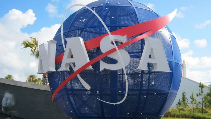 কিন্তু শুধুমাত্র মহাকাশ গবেষণাই নয়, মানুষের দৈনন্দিন জীবনকে সহজতর করে তোলার ক্ষেত্রেও NASA-র ভূমিকা অনস্বীকার্য। রোজকার জীবনে আমরা যে সমস্ত জিনিসপত্র ব্যবহার করি, যে সমস্ত জিনিস ছাড়া জীবন চলে না আমাদের, তা-ও NASA-র দৌলতেই হাতে এসে পৌঁছেছে। ছবি: পিক্সাবে।