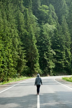 Health Tips : दररोज 30 मिनिटांच्या चालण्यामुळे किती कॅलरी बर्न होतील? जाणून घ्या तुमच्या वजनानुसार संपूर्ण फिटनेस प्लॅन !