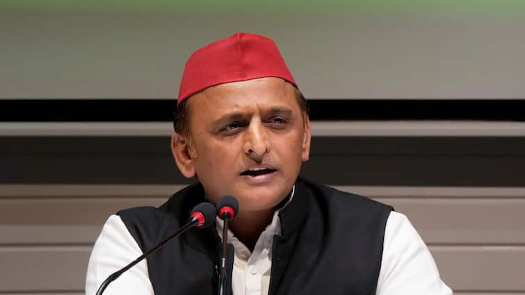 UP MLC Election 2024 SP Candidate name selection was not easy for Akhilesh Yadav UP Politics: अखिलेश यादव के लिए आसान नहीं था ये फैसला, आखिरी वक्त में बदला नाम, जानें- कहां फंसा था पेंच?