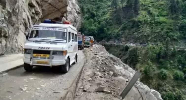 Jammu Srinagar Highway Reopened for two way traffic Travel Time fix for Kashmir and Jammu  Jammu-Kashmir News: हिमस्खलन के बाद दोबारा खुला जम्मू-श्रीनगर हाईवे, कश्मीर जाने वालों को इस समय तक पार करना होगा नगरोटा